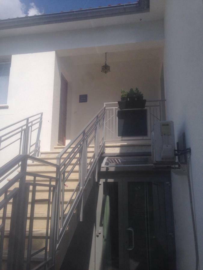 Apartment Krista Tinjan Exterior photo